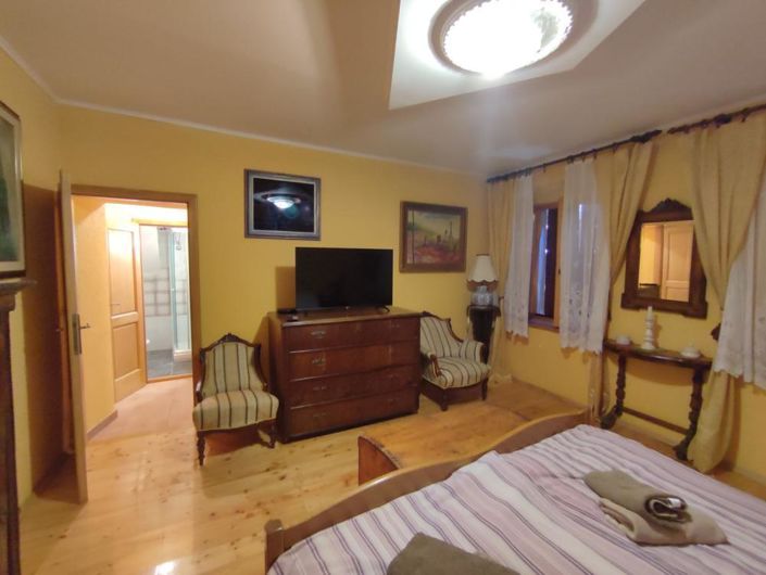 Image No.20-4 Bed Property for sale