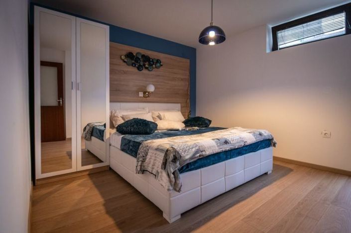 Image No.15-5 Bed Property for sale