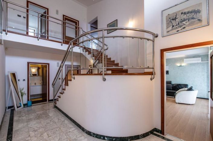 Image No.3-5 Bed Property for sale