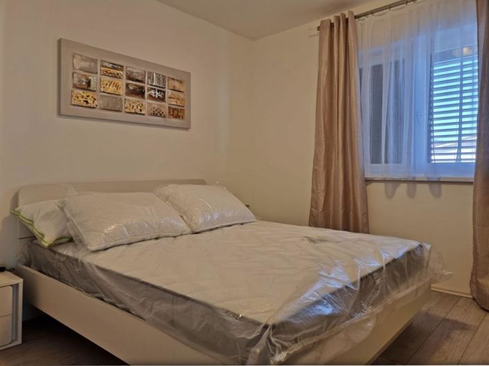 Image No.10-4 Bed Property for sale