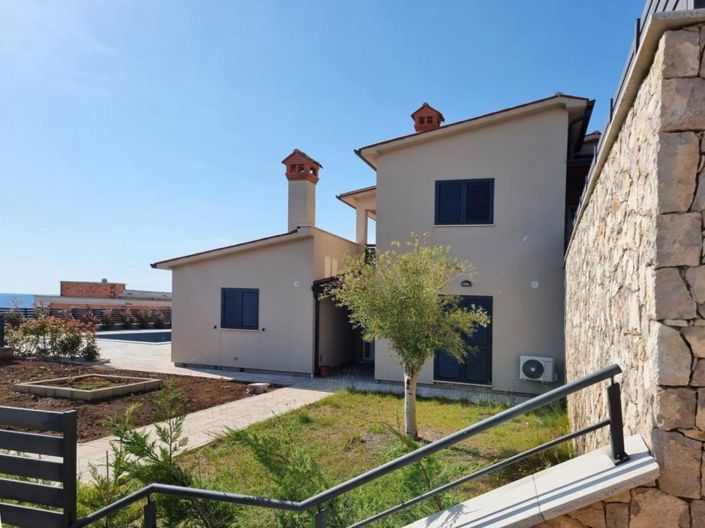 Image No.2-4 Bed Property for sale