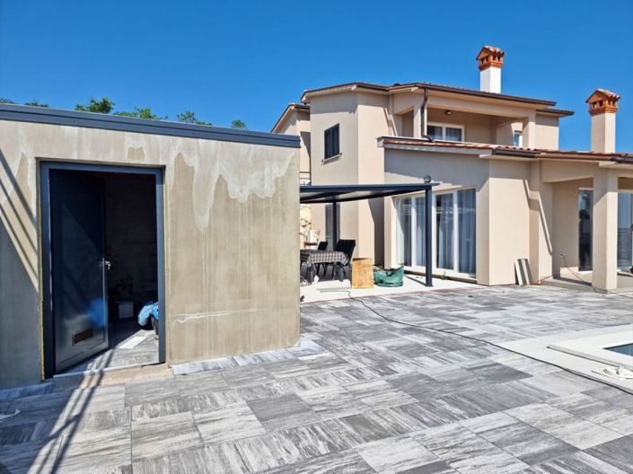 Image No.4-4 Bed Property for sale