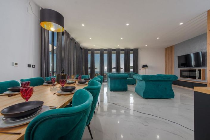 Image No.13-7 Bed Property for sale