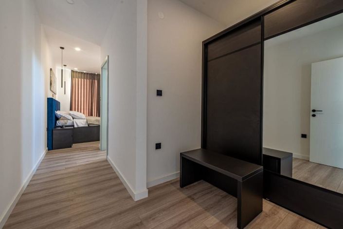 Image No.20-7 Bed Property for sale