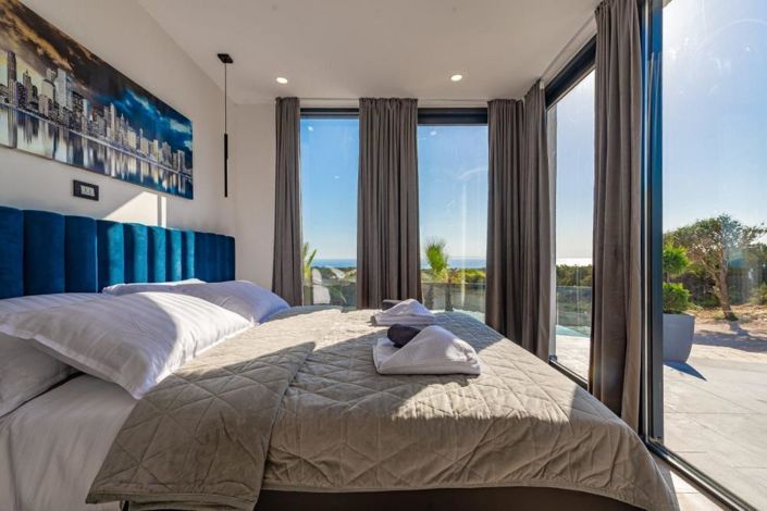 Image No.22-7 Bed Property for sale