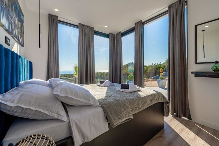 Image No.24-7 Bed Property for sale