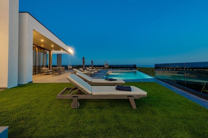 Image No.3-7 Bed Property for sale