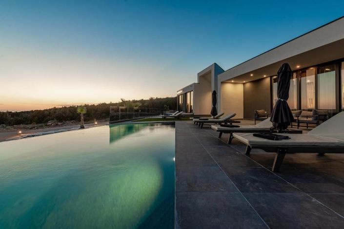 Image No.4-7 Bed Property for sale