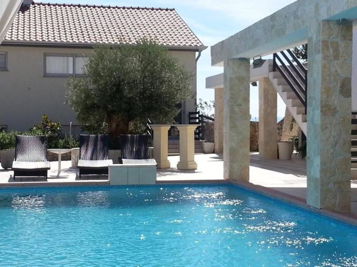 Image No.5-9 Bed Property for sale