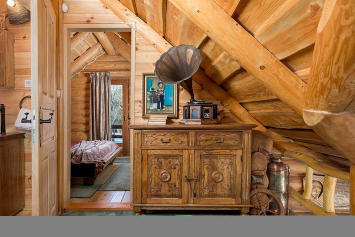 Image No.18-2 Bed Property for sale