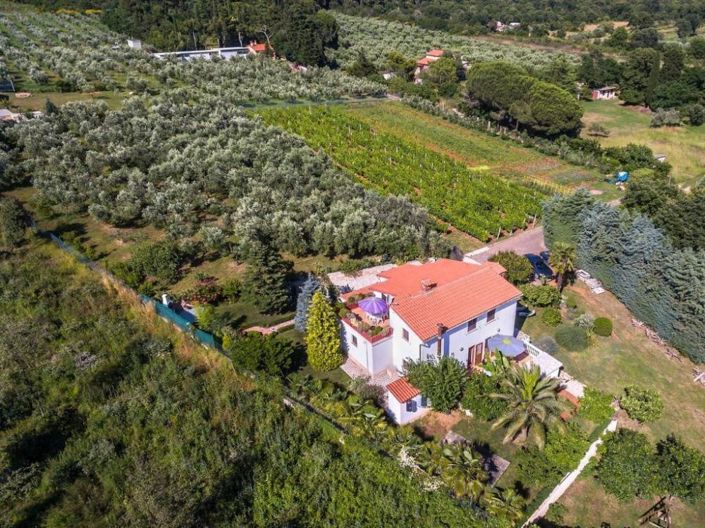 Image No.1-4 Bed Property for sale