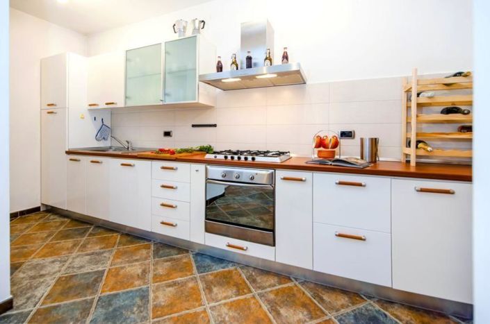 Image No.10-4 Bed Property for sale