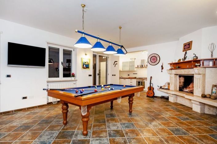 Image No.11-4 Bed Property for sale