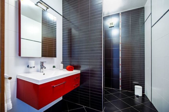 Image No.18-4 Bed Property for sale