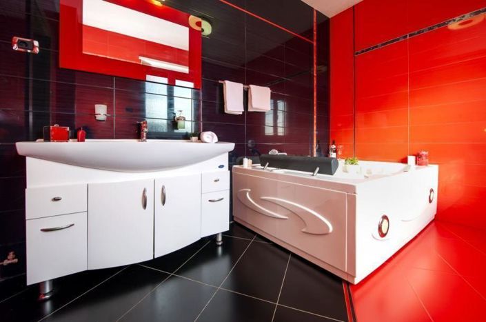 Image No.20-4 Bed Property for sale