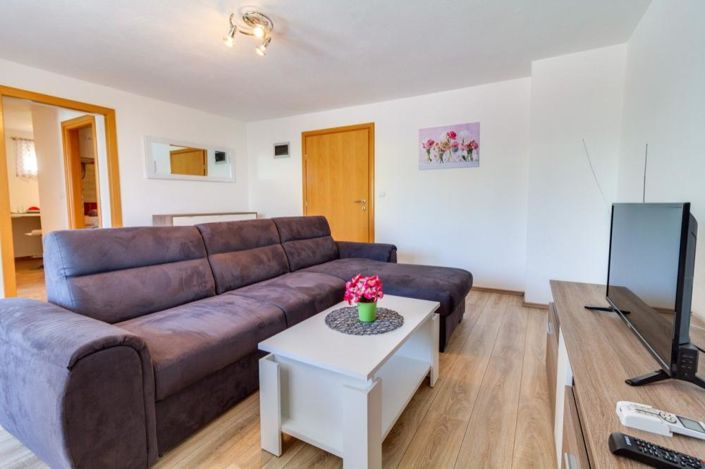 Image No.10-9 Bed Property for sale