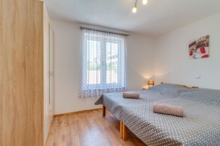 Image No.16-9 Bed Property for sale