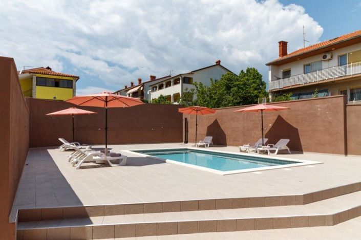 Image No.2-9 Bed Property for sale