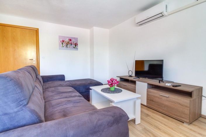 Image No.9-9 Bed Property for sale