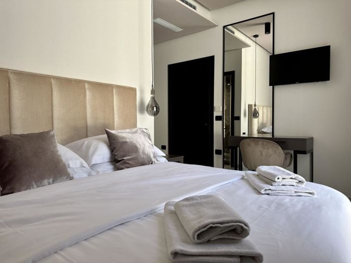 Image No.11-6 Bed Property for sale