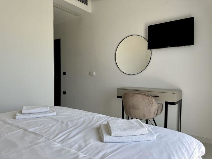 Image No.15-6 Bed Property for sale