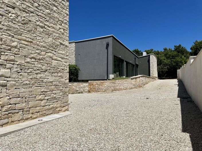 Image No.16-6 Bed Property for sale