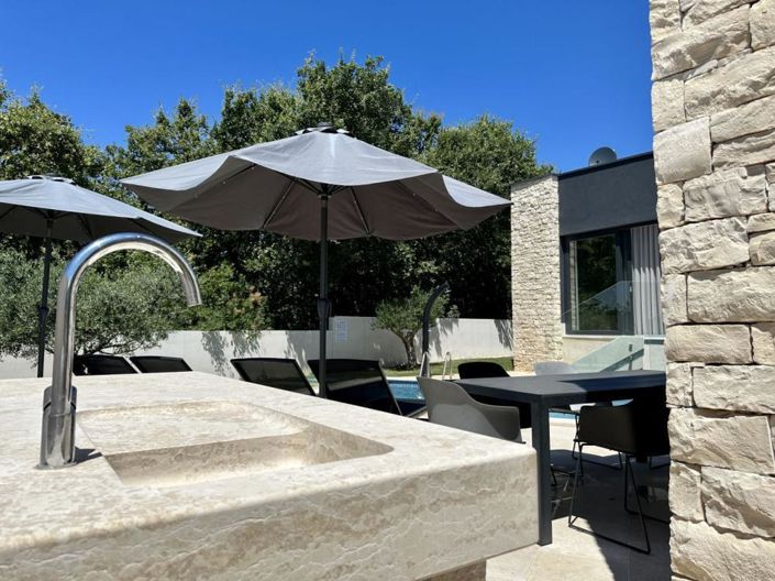 Image No.18-6 Bed Property for sale