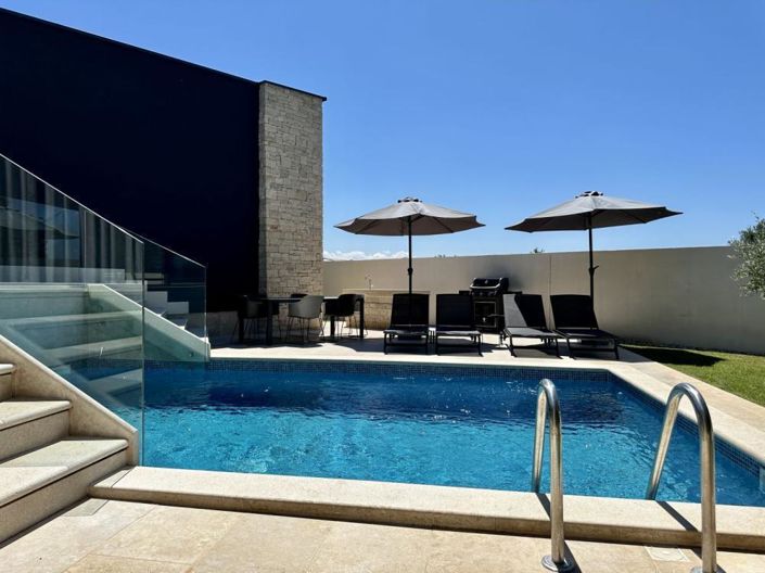 Image No.2-6 Bed Property for sale