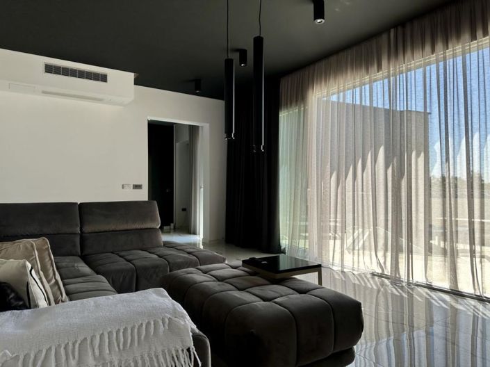 Image No.21-6 Bed Property for sale