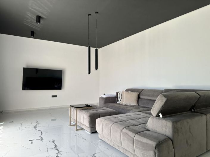 Image No.22-6 Bed Property for sale