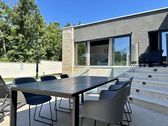 Image No.3-6 Bed Property for sale