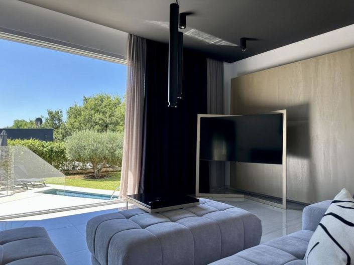 Image No.4-6 Bed Property for sale