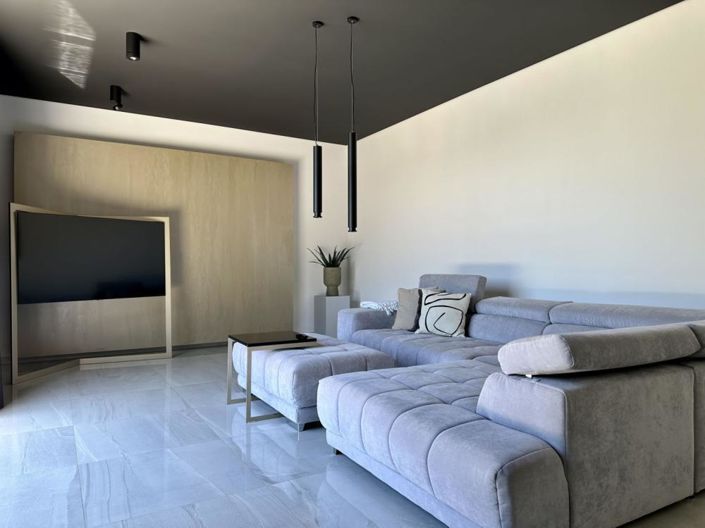 Image No.5-6 Bed Property for sale