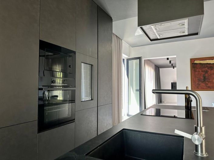 Image No.7-6 Bed Property for sale