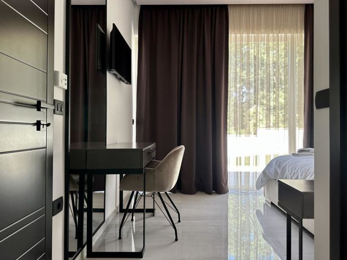 Image No.9-6 Bed Property for sale