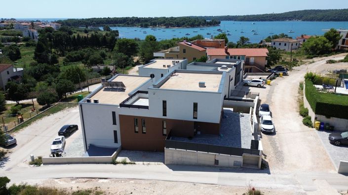 Image No.1-4 Bed Property for sale