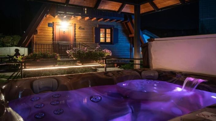 Image No.23-8 Bed Property for sale