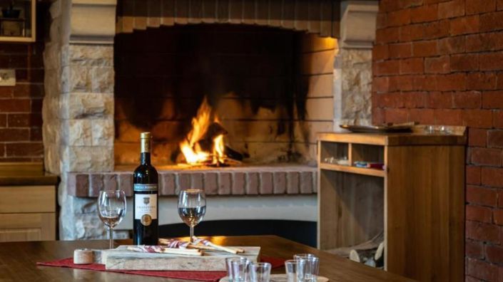 Image No.25-8 Bed Property for sale