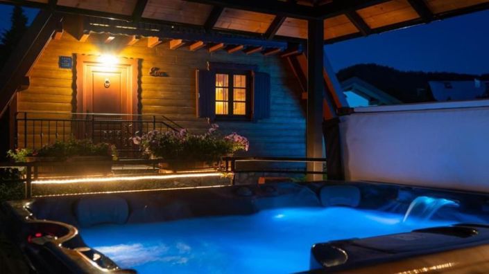 Image No.8-8 Bed Property for sale