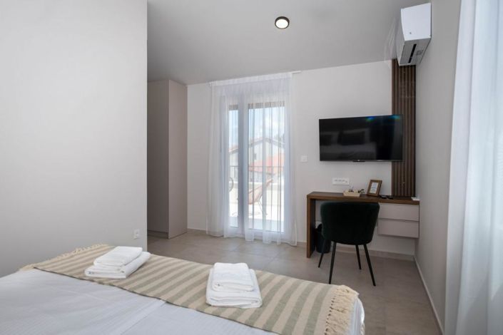 Image No.11-3 Bed Property for sale