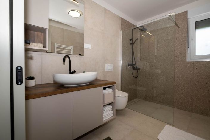 Image No.17-3 Bed Property for sale