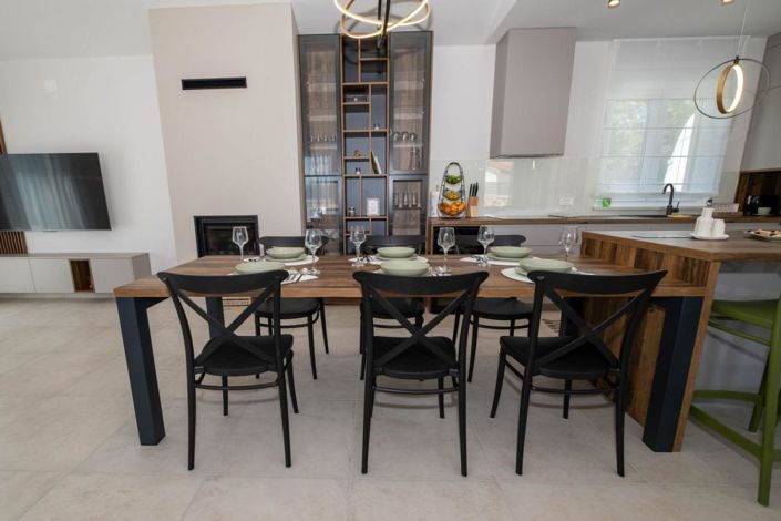 Image No.19-3 Bed Property for sale