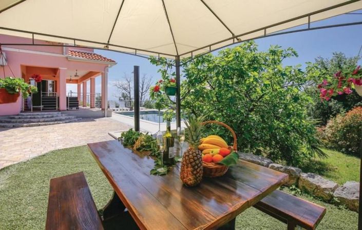 Image No.12-4 Bed Property for sale