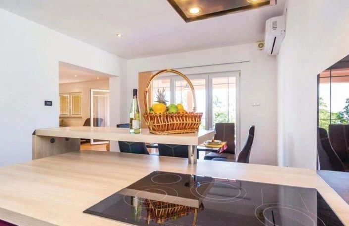 Image No.16-4 Bed Property for sale