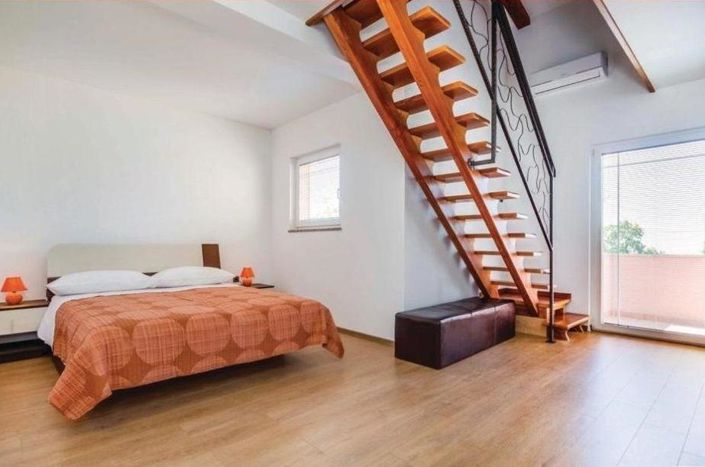 Image No.17-4 Bed Property for sale