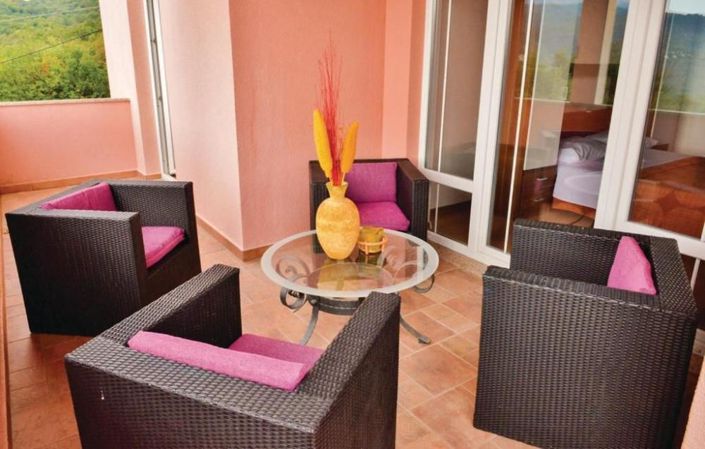 Image No.19-4 Bed Property for sale