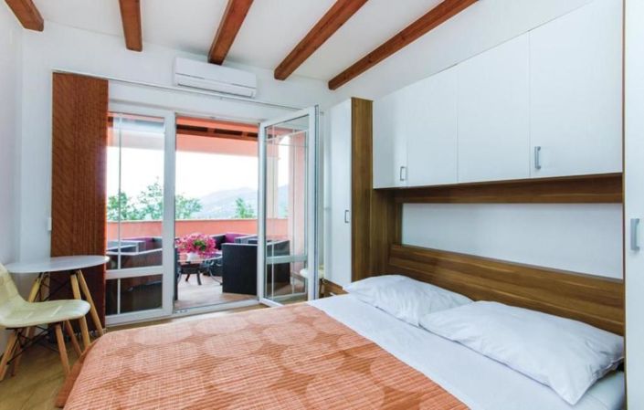 Image No.20-4 Bed Property for sale