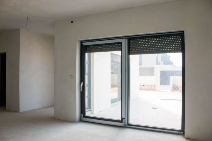 Image No.12-3 Bed Property for sale