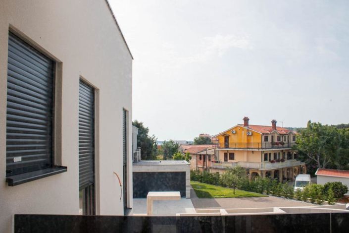 Image No.19-3 Bed Property for sale