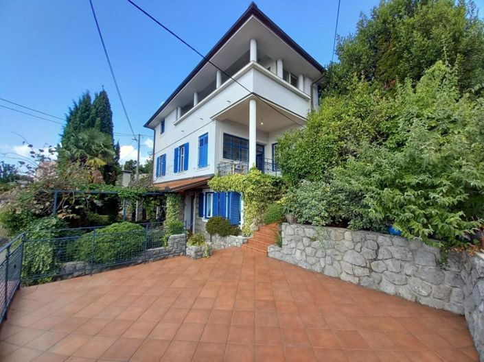 Image No.1-5 Bed Property for sale